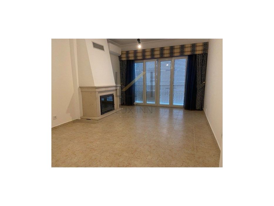 Apartamento com 3 quartos, lugar de garagem e arrecadação