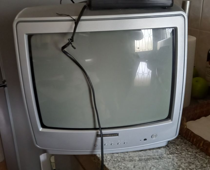 Televisão pequena