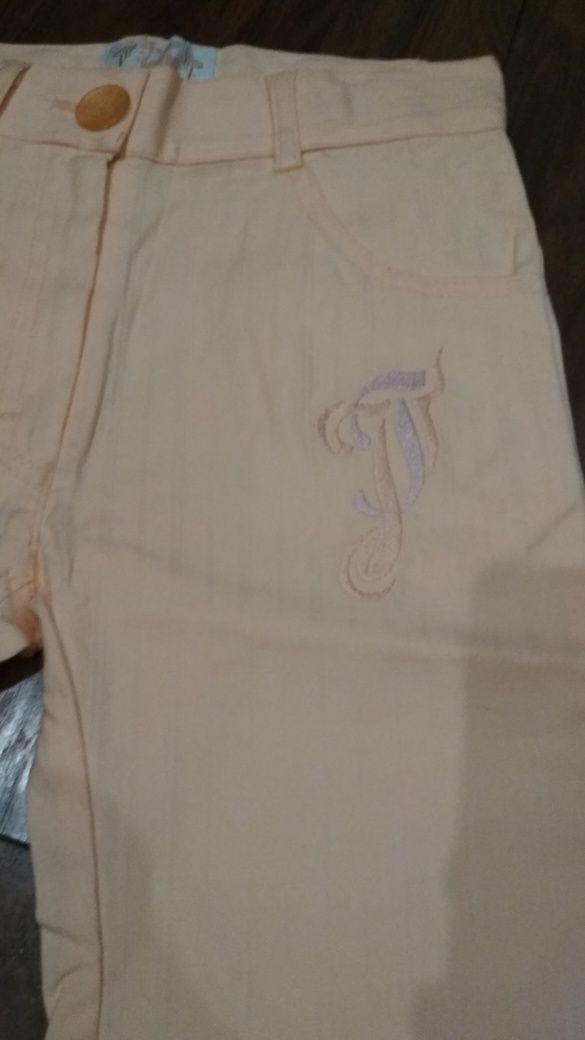 Nowe spodnie na dziewczynkę w kolorze brzoskwini r. 134