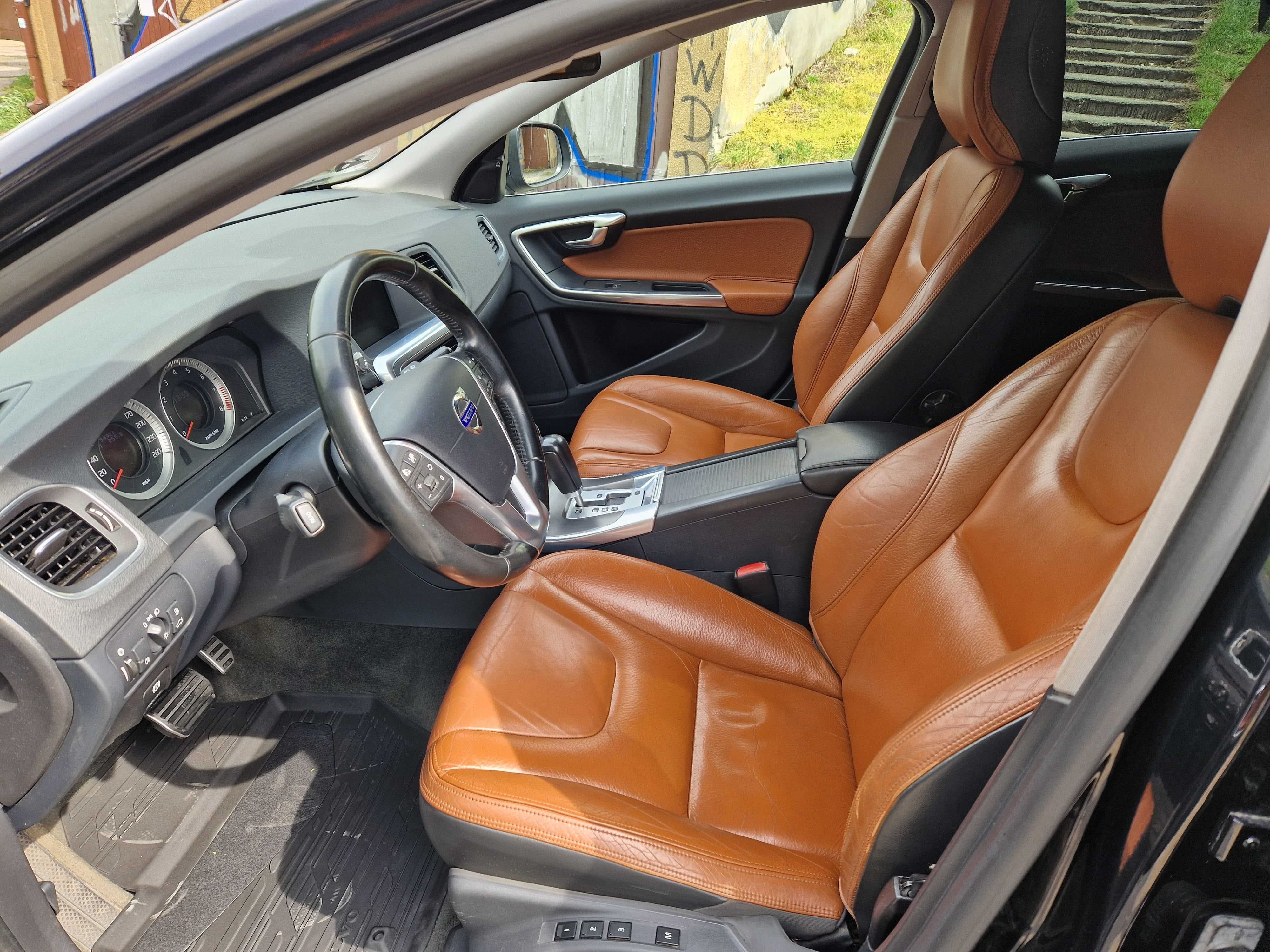 Volvo V60 Volvo V60 R-Design, Eibach, 3.0 Turbo 304 PS Automat AWD