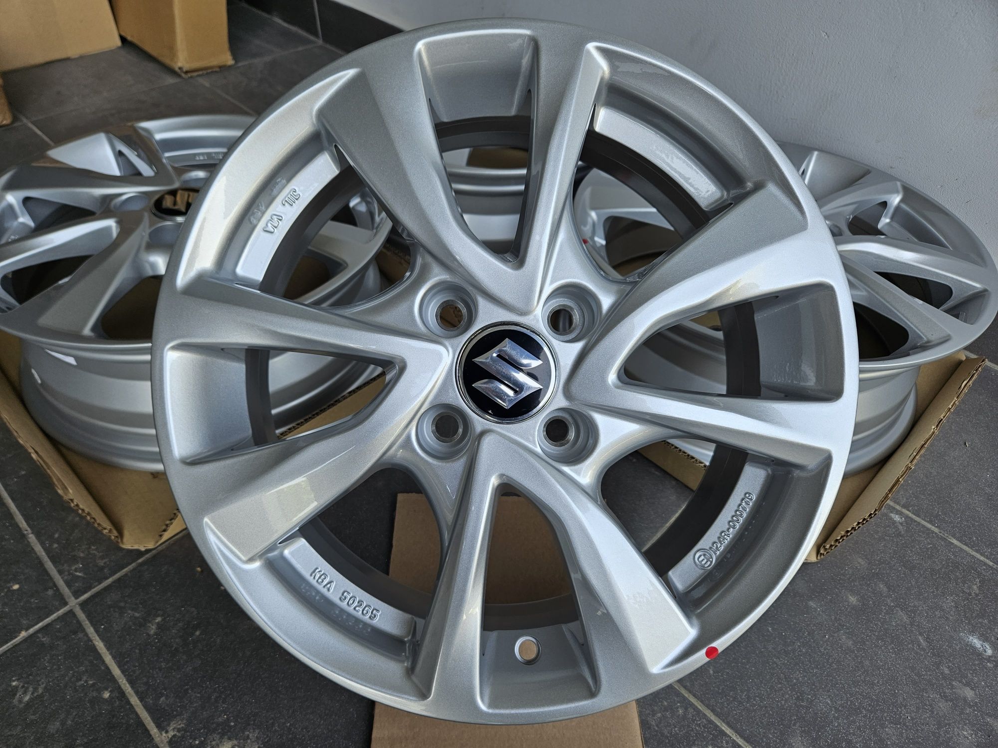 Suzuki Swift 15 Nowe 4x100 Baleno Ignis Splash Felgi Srebrne Alufelgi