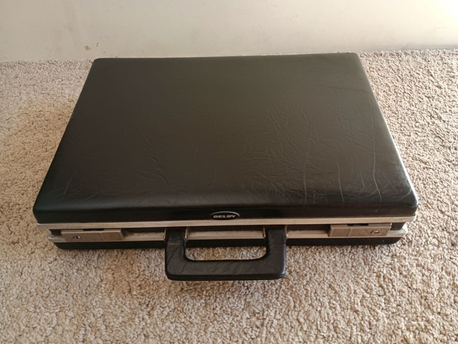 Mala executiva clássica em pele marca DESLEY, medidas 44/32/10cm
Exemp