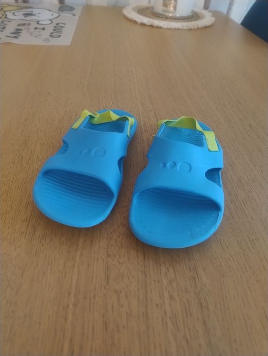 Klapki do wody z gumką