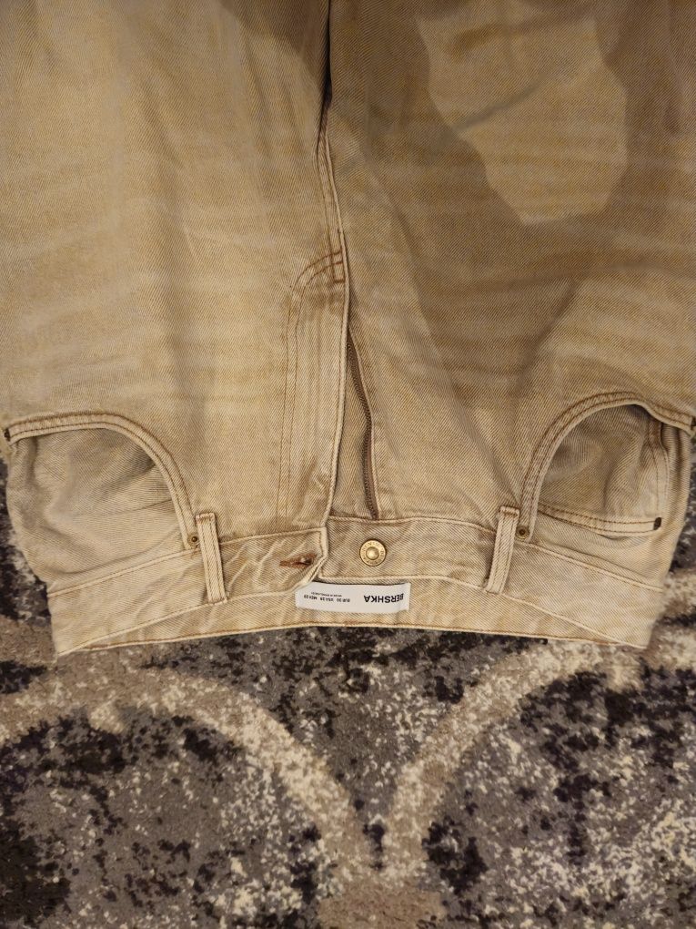 Шорты Bershka бежевые