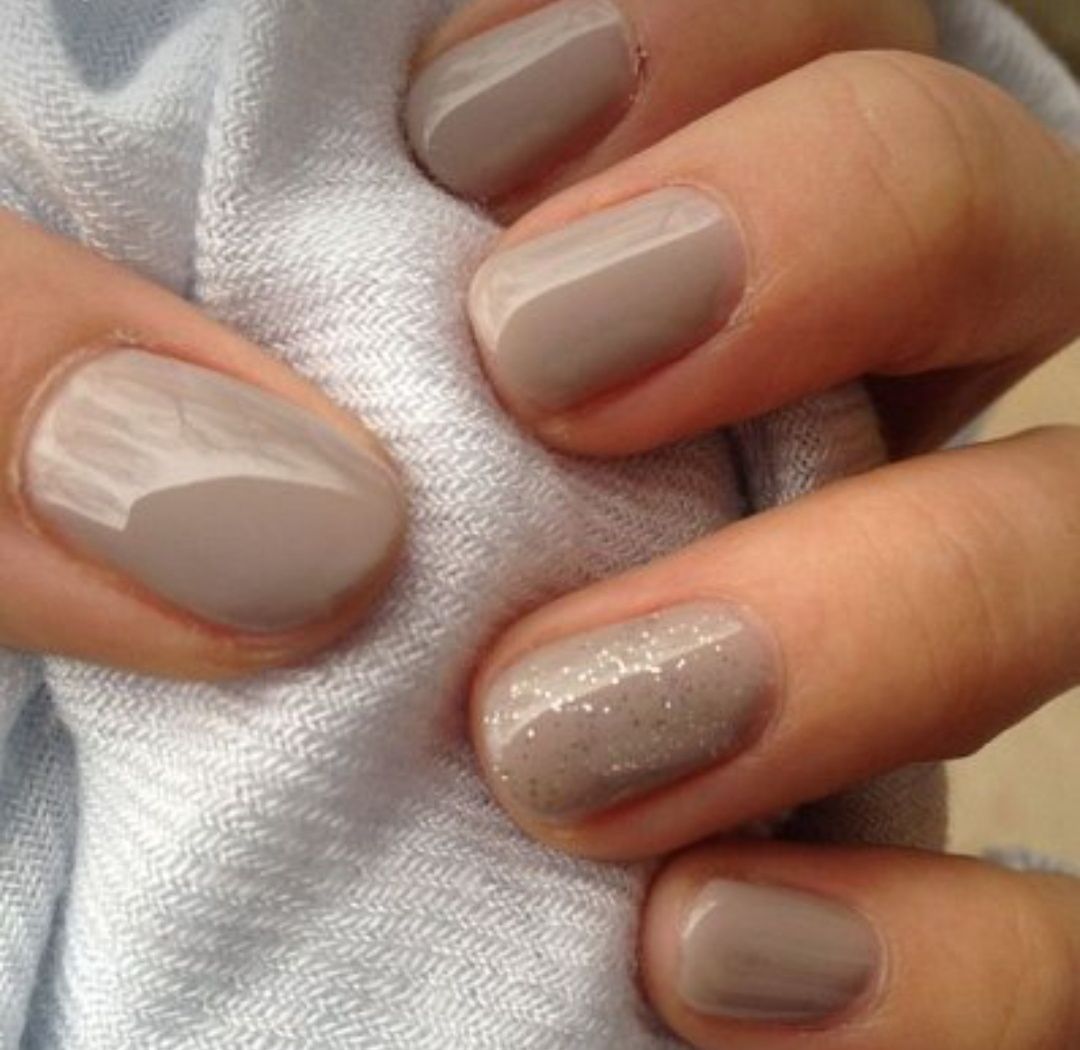 Faço unhas de verniz gel , manicure normal e pedicure
