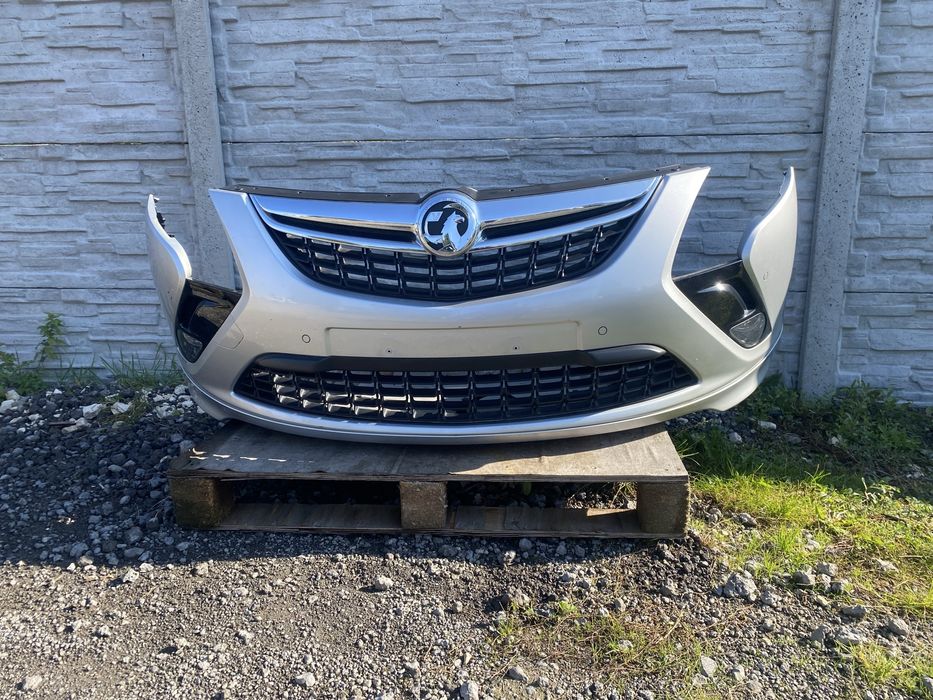Zderzak kompletny przod  Opel Zafira C  6 pdc