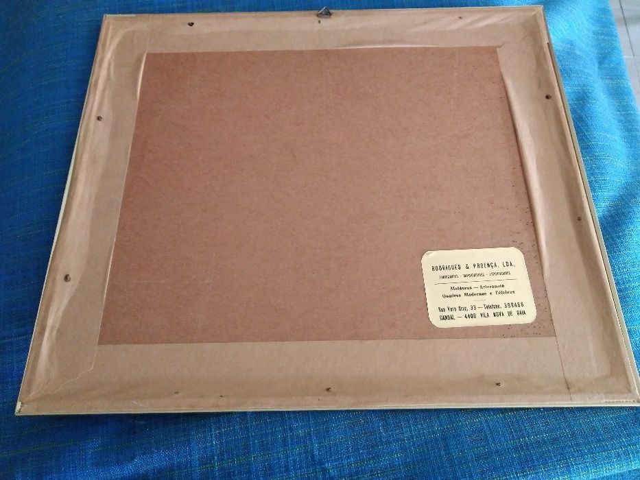 Quadro dourado de um barco