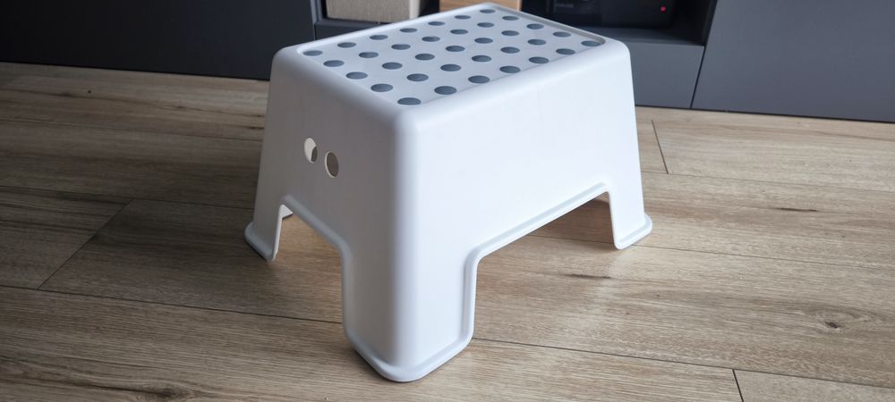 Ikea krzesełko białe podnóżek bolmen