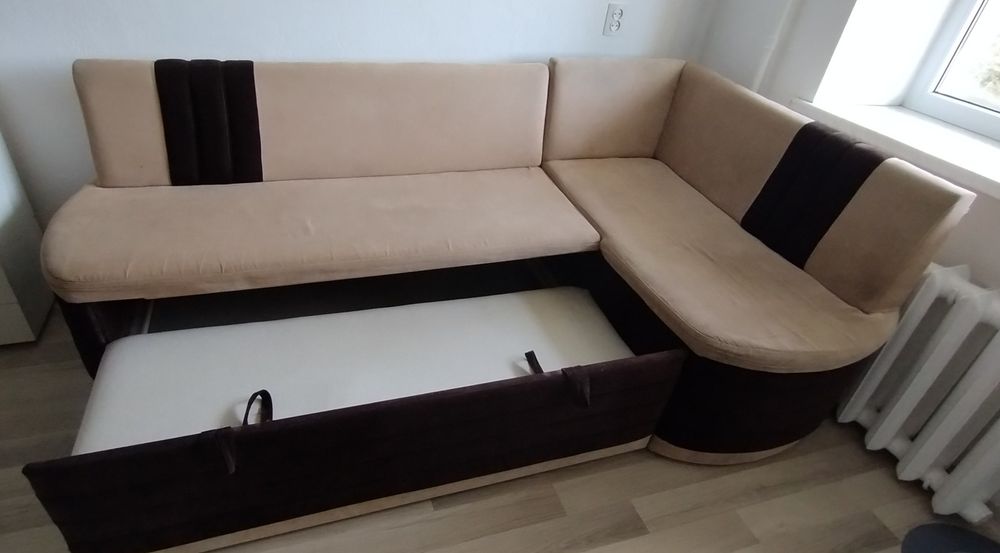 Кутовий розкладний кухонний диван з спальним місцем