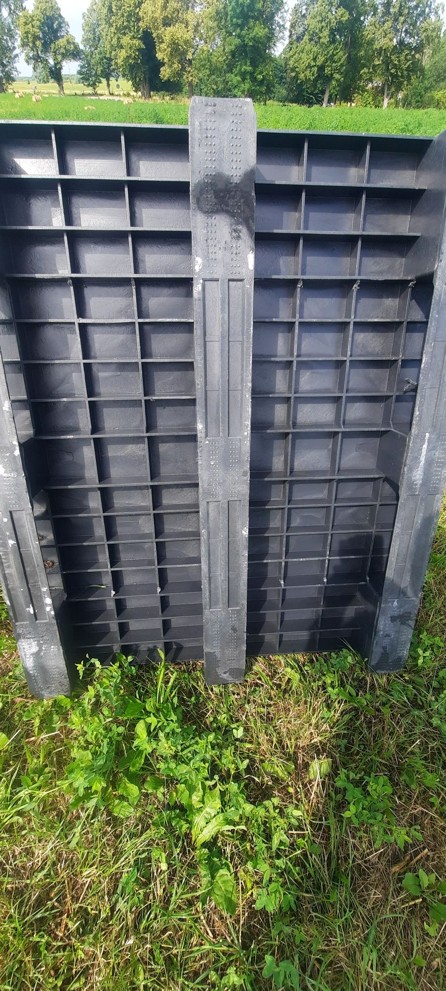 Palety plastikowe 100x120 zbiornik 1000l mauzer