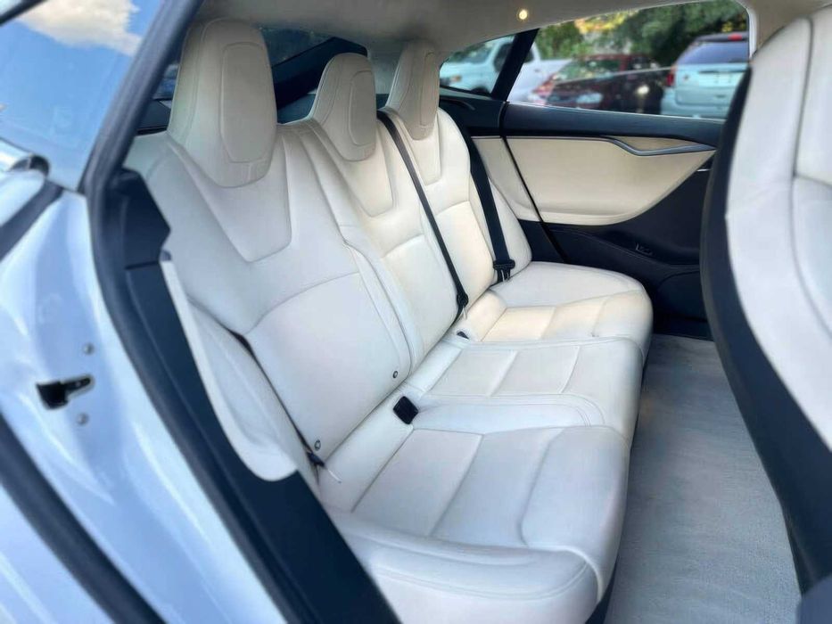 Tesla Model S      2018