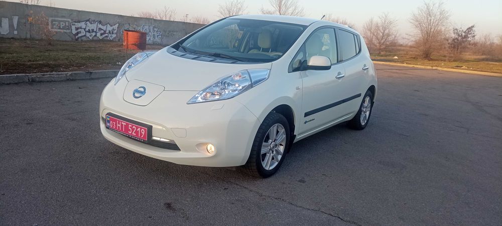 Nisan Leaf 2012 гарна комплектація