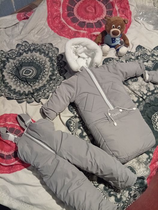 Продам зимний комбінезон трансформер от 0-12 мес