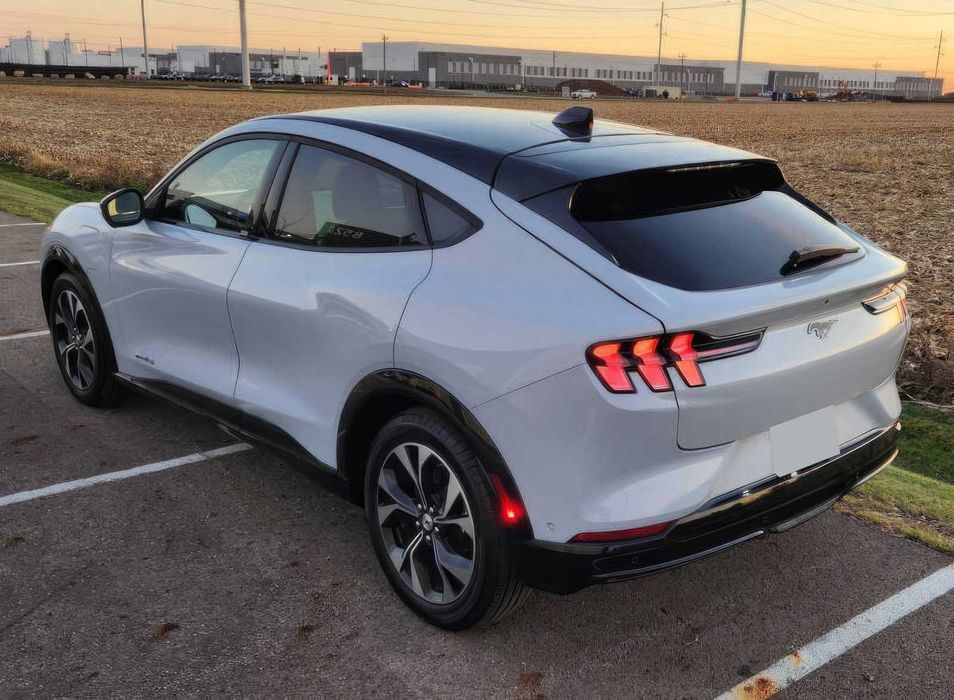 Ford Mustang Mach-E Premium      2021