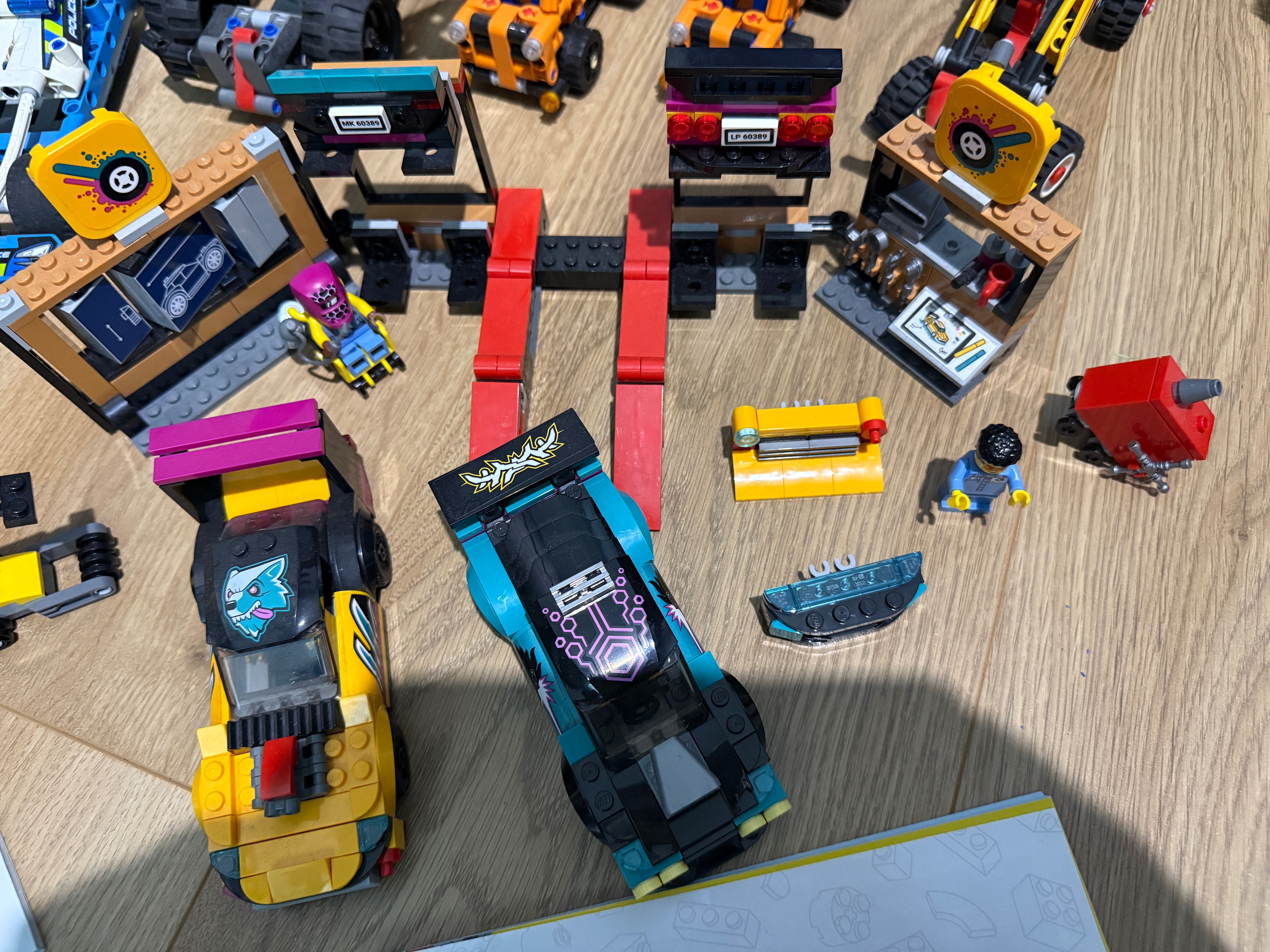 Lego mechanik z instrukcją plus 6 autek technic