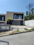 Moradia de 2 pisos em avançado estado de construção