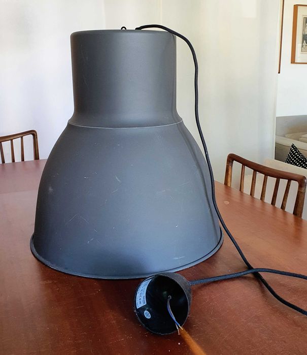 Candeeiro Hektar Ikea gigante com diâmetro de 47cm e altura de 47cm