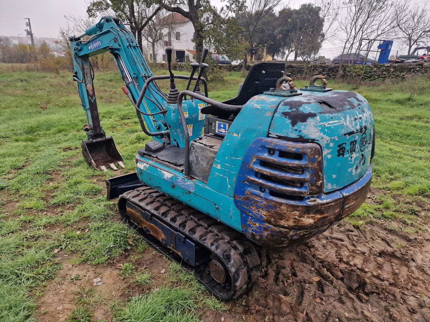 Mini Giratória / Escavadora Kubota K-015 - 1,5Toneladas