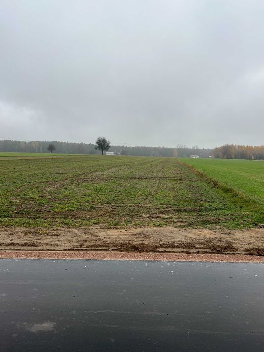 Działka 2,33 ha z możliwością zabudowy blisko miasta, asfaltowy dojazd