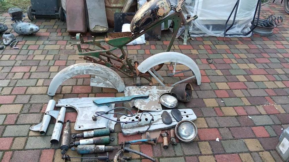 мотоцикл Минск м3 в разобраном виде.