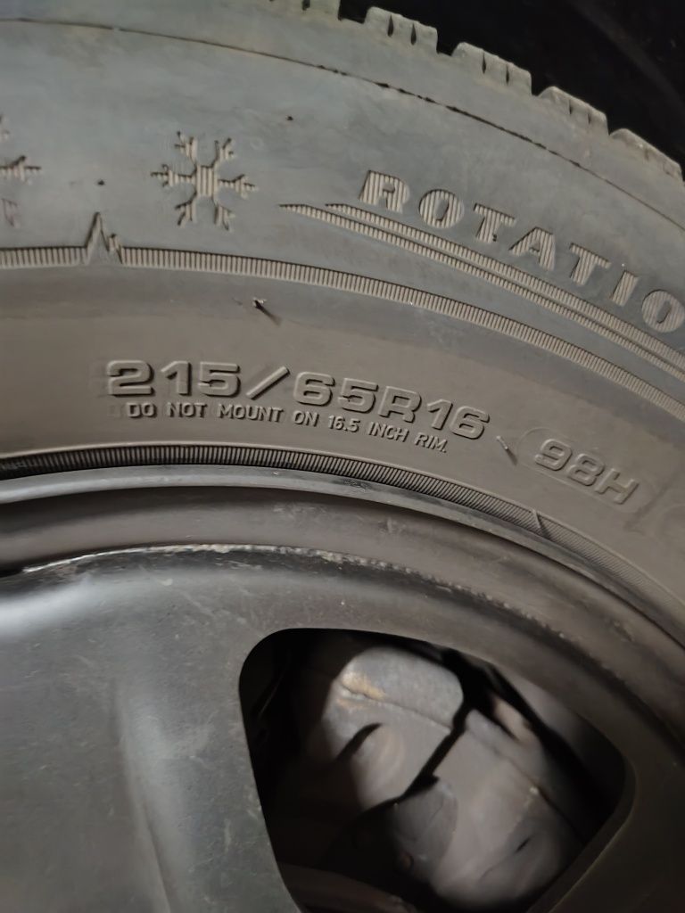 215 65 R16 koła zimowe OEM Jeep  5x100