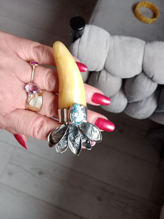 Zawieszka topaz wisiorek kieł bursztynu bursztyn mleczny biały topazem