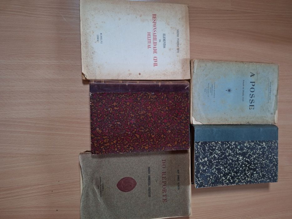 Livros de Direito. Revistas de Direito.