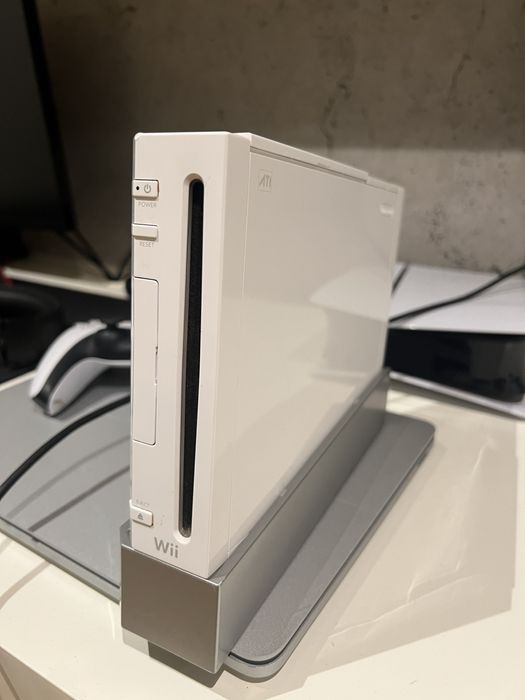 Consola Wii branca com comando e todos os cabos