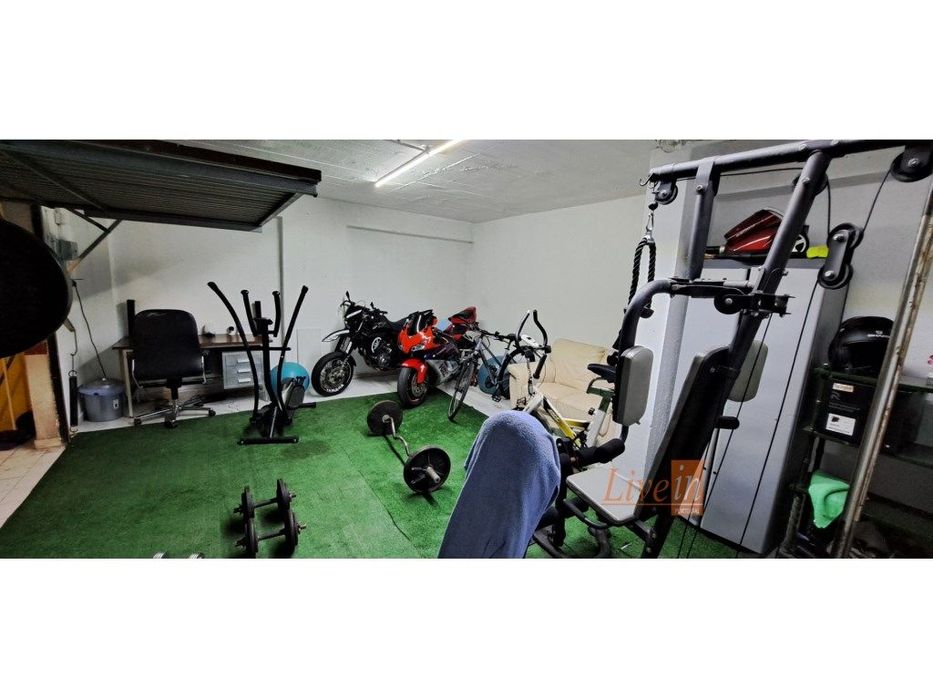 Garagem (BOX) com 25 m2 em Algueirão Mem Martins