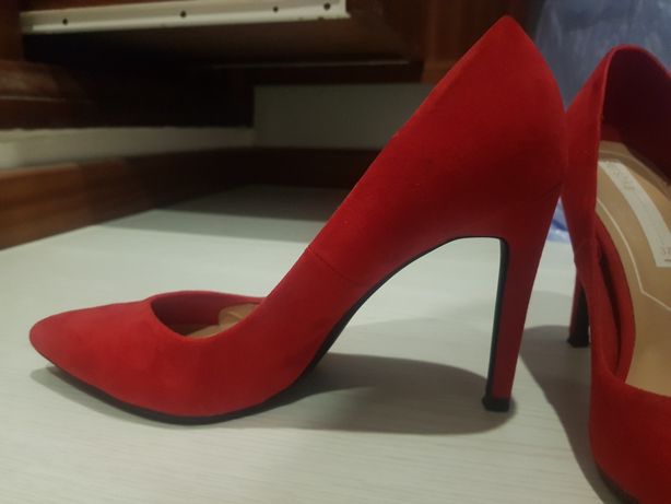 Sapato vermelho bershka