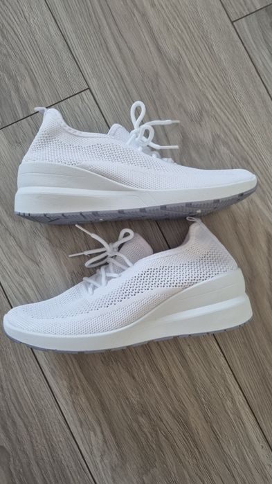 Trampki ażurowe na koturnie r.40 NOWE