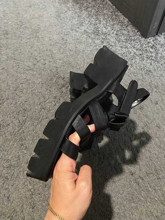 Сандалі Estro чорні