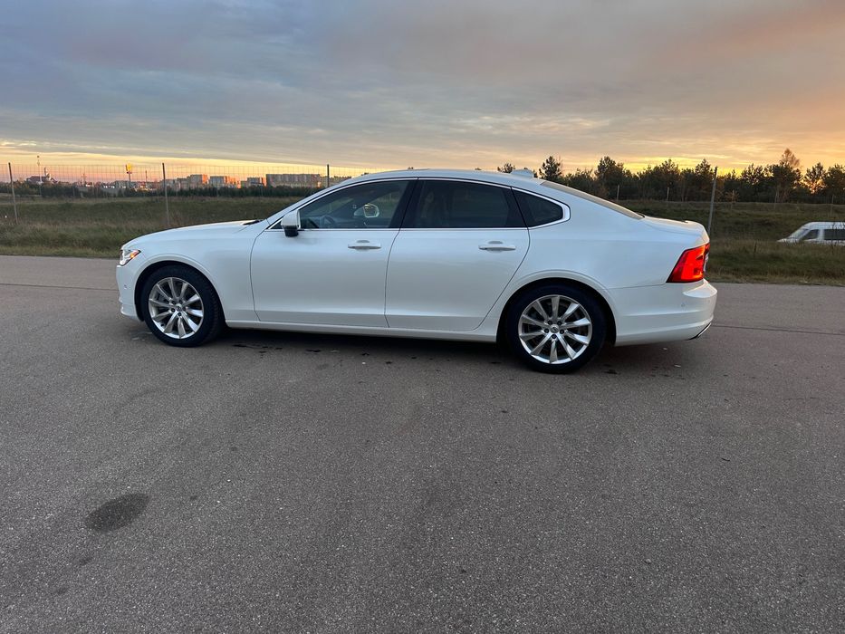 Volvo s90 Momentum T6 AWD 320 km