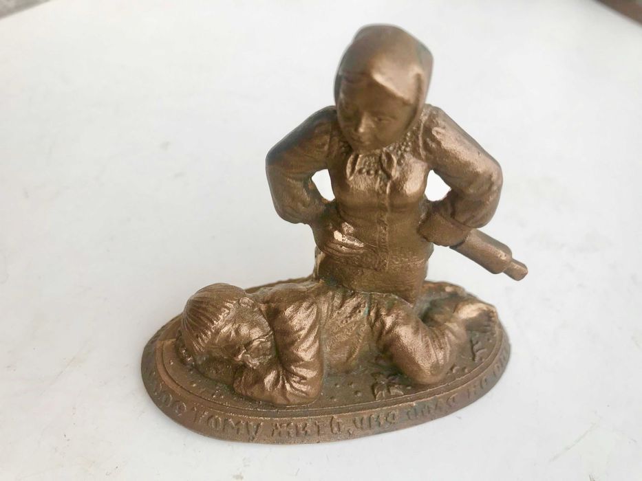 Статуэтка бронзовая
