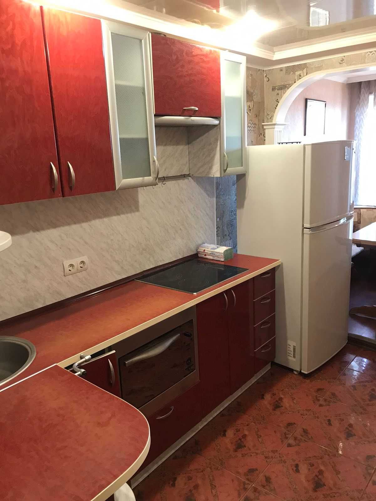 Продам   Калиновой 3х комн.  80 кв  кирпич  6\9 хорошее состояние