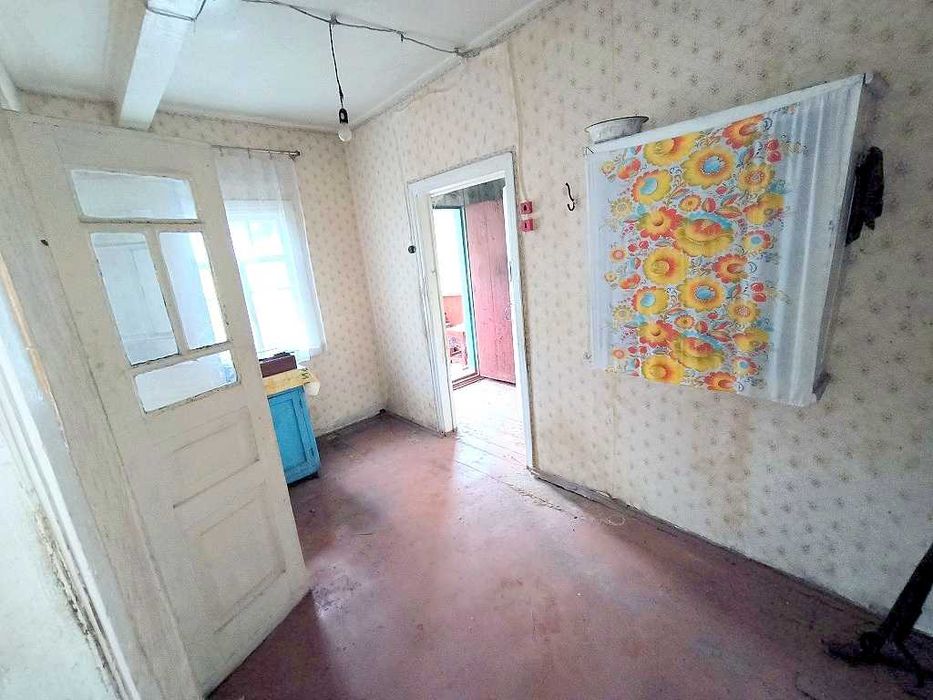 Продам будиночок неподалік є озера та ліс.Від Києва 25км.