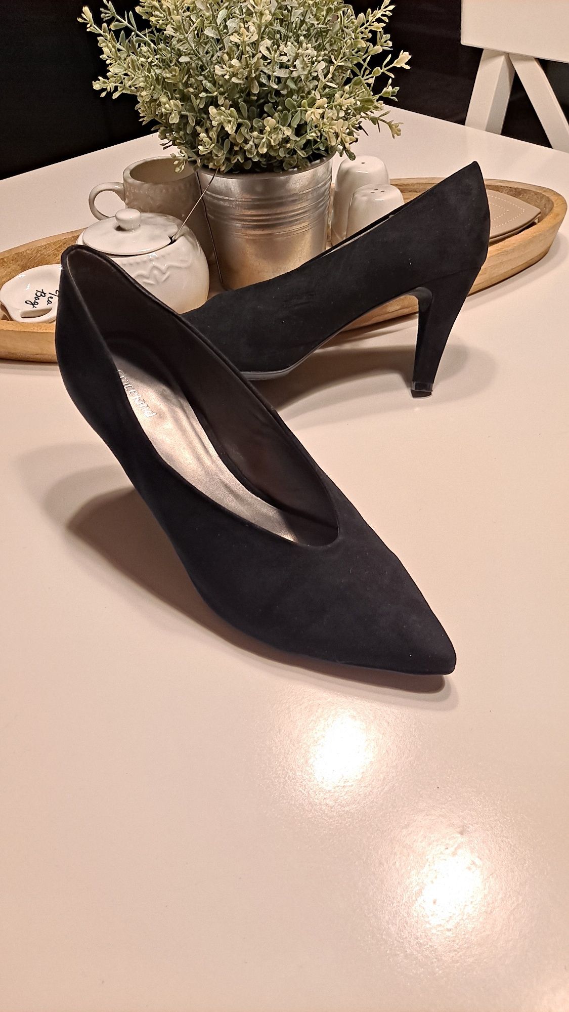 Czarne buty na obcasie/ czółenka/ szpilki