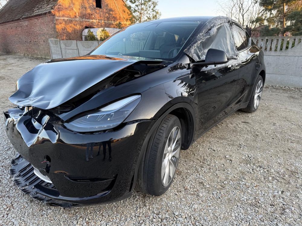 Tesla Y  2022 rok