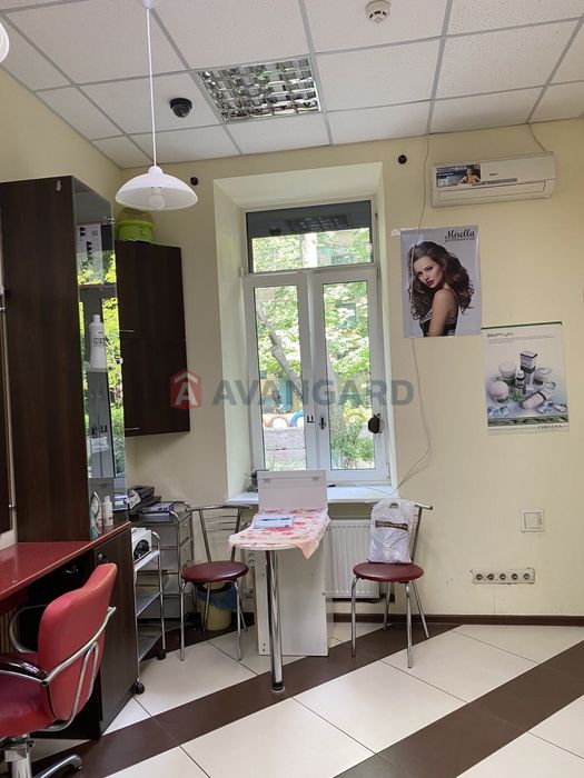 Продам готовий бізнес у центральному районі Салон Краси35000$