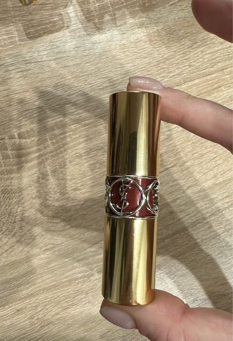 Помада Yves Saint Laurent