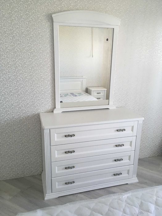 Білий комод з дерева та МДФ в Одесі, дерев'яний комод на 4 ящики