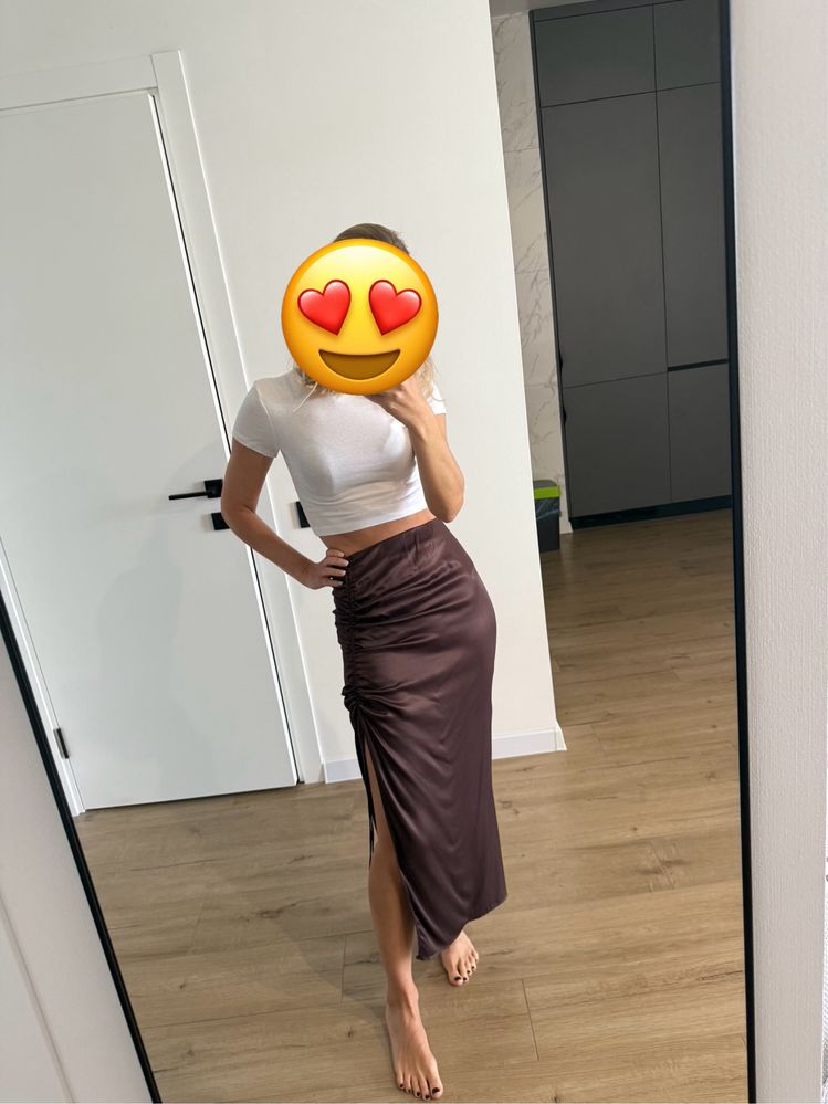 Нова атласна юбка Zara