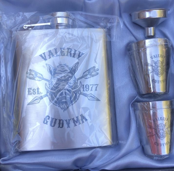 Набір фляга та стопки