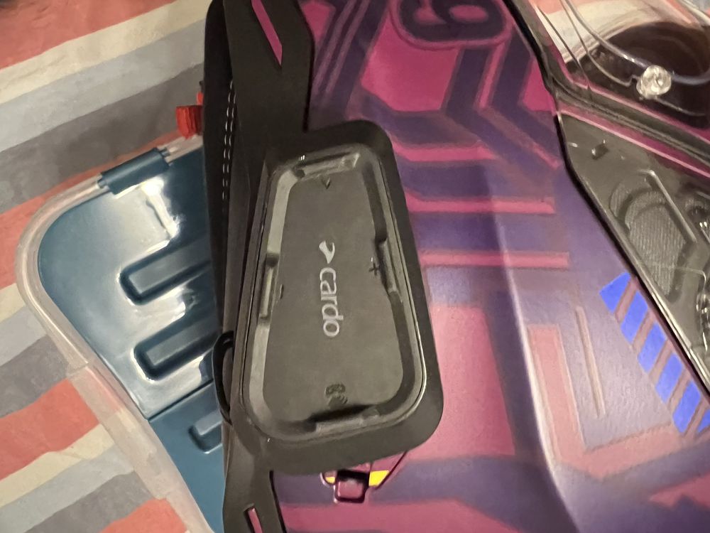 Capacete nexx com intercomunicador Cardo