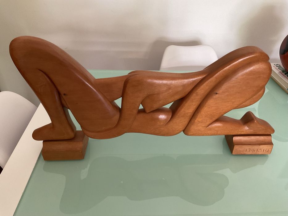 Grande escultura  em madeira