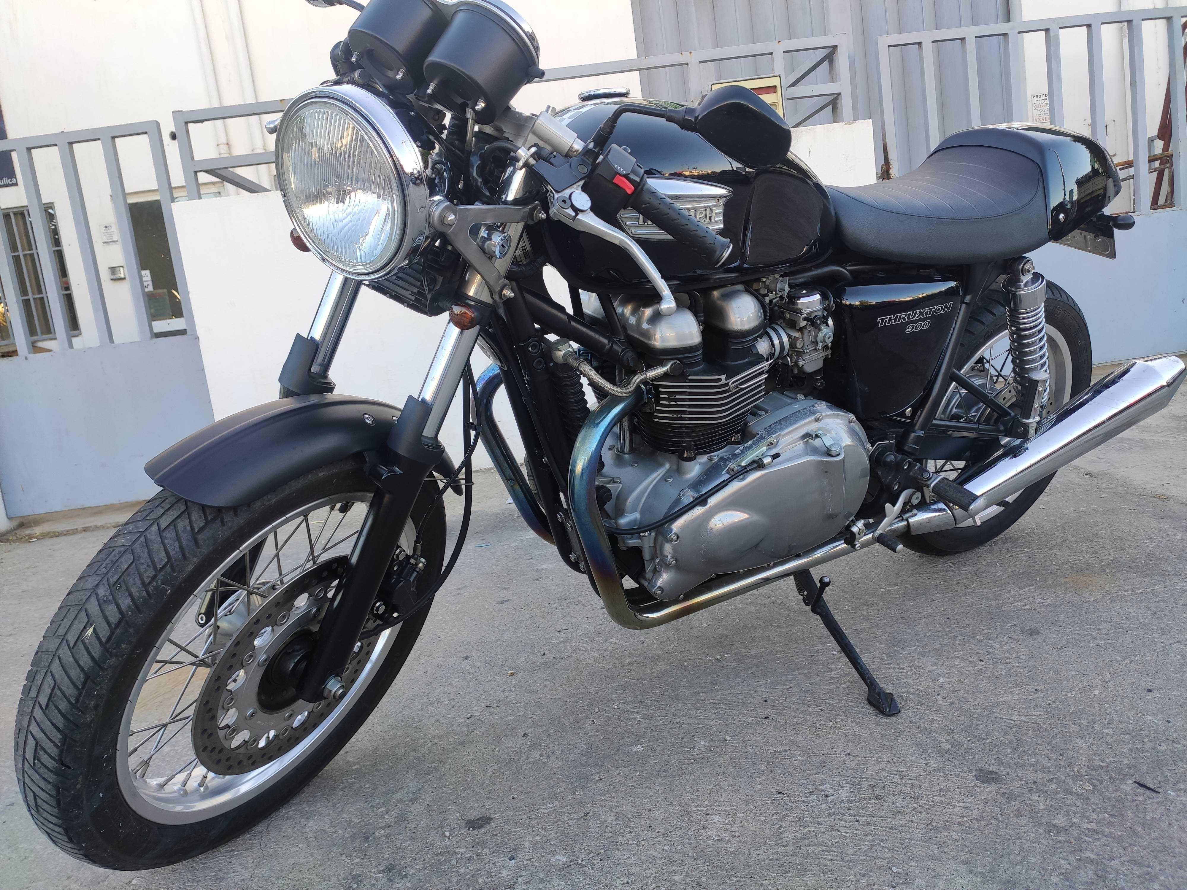 Triumph Thruxton 900