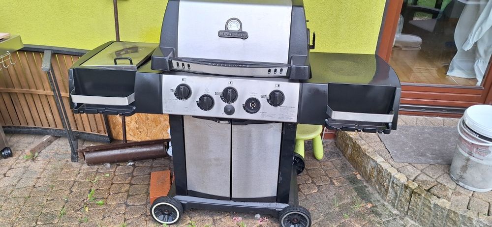 Grill Broil King model Signet 390