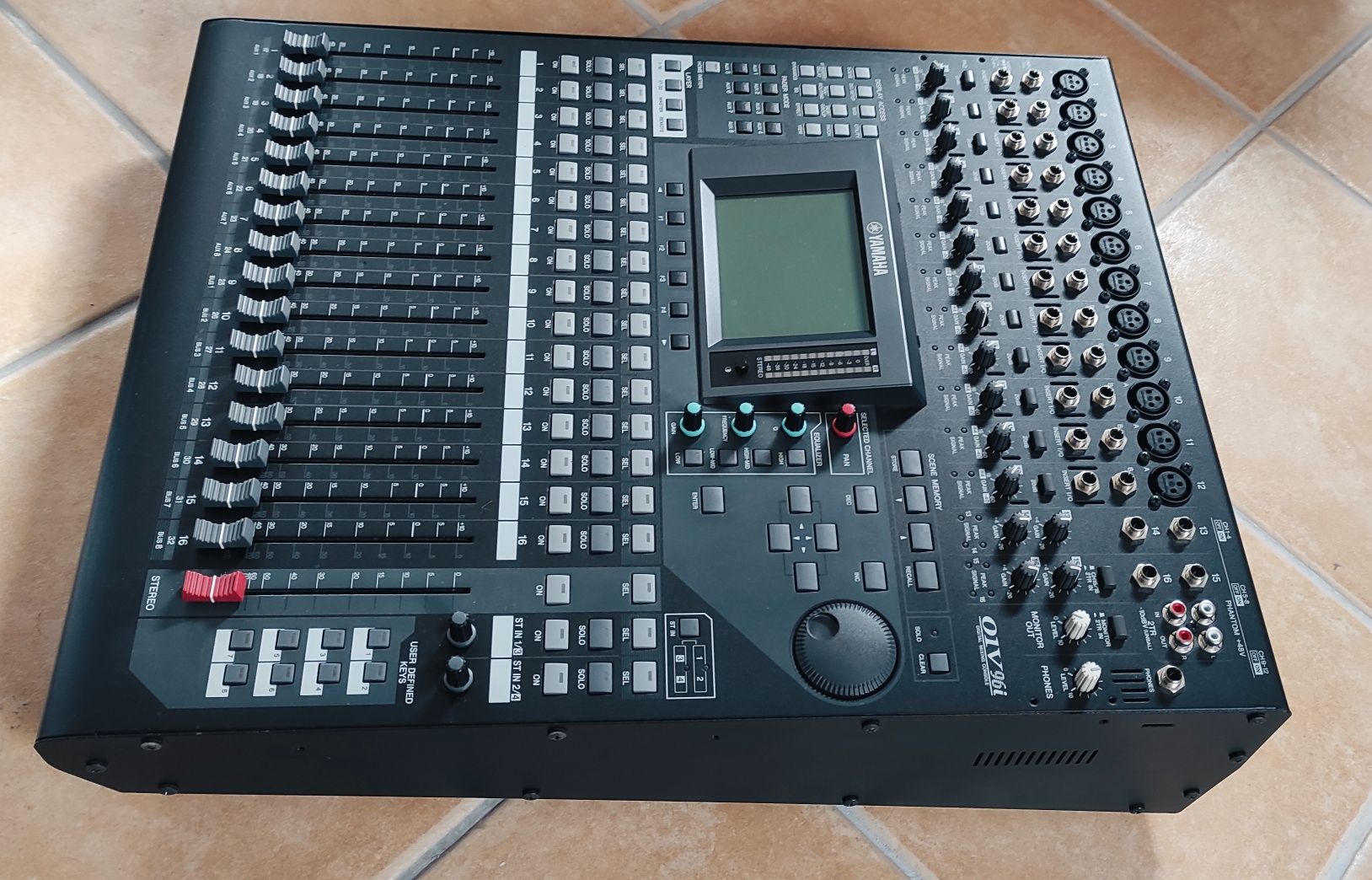 Yamaha 96i01v mixer/interface/controladora audio c/ flight case