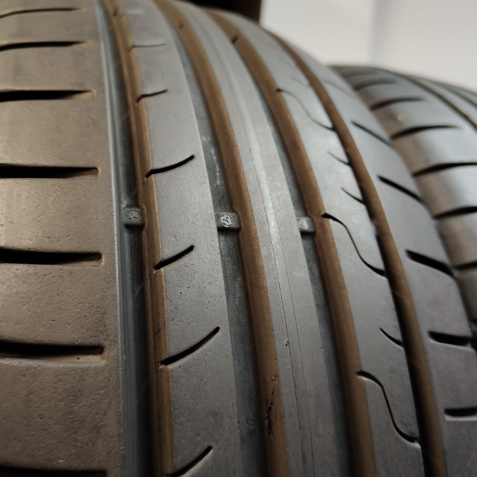 215/60/16 Sprzedam parę opon letnich Dunlop