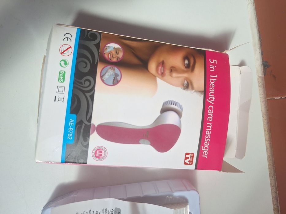 Aparelho de limpeza facial